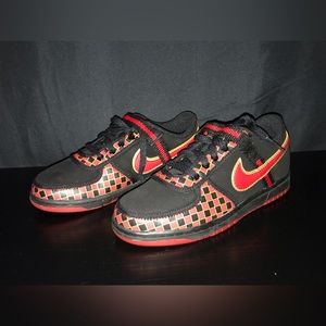 NIKE SIZE 2Y RED AND BLACK AND GOLD NEW RARE VINTAGE SHOES FOR KIDS